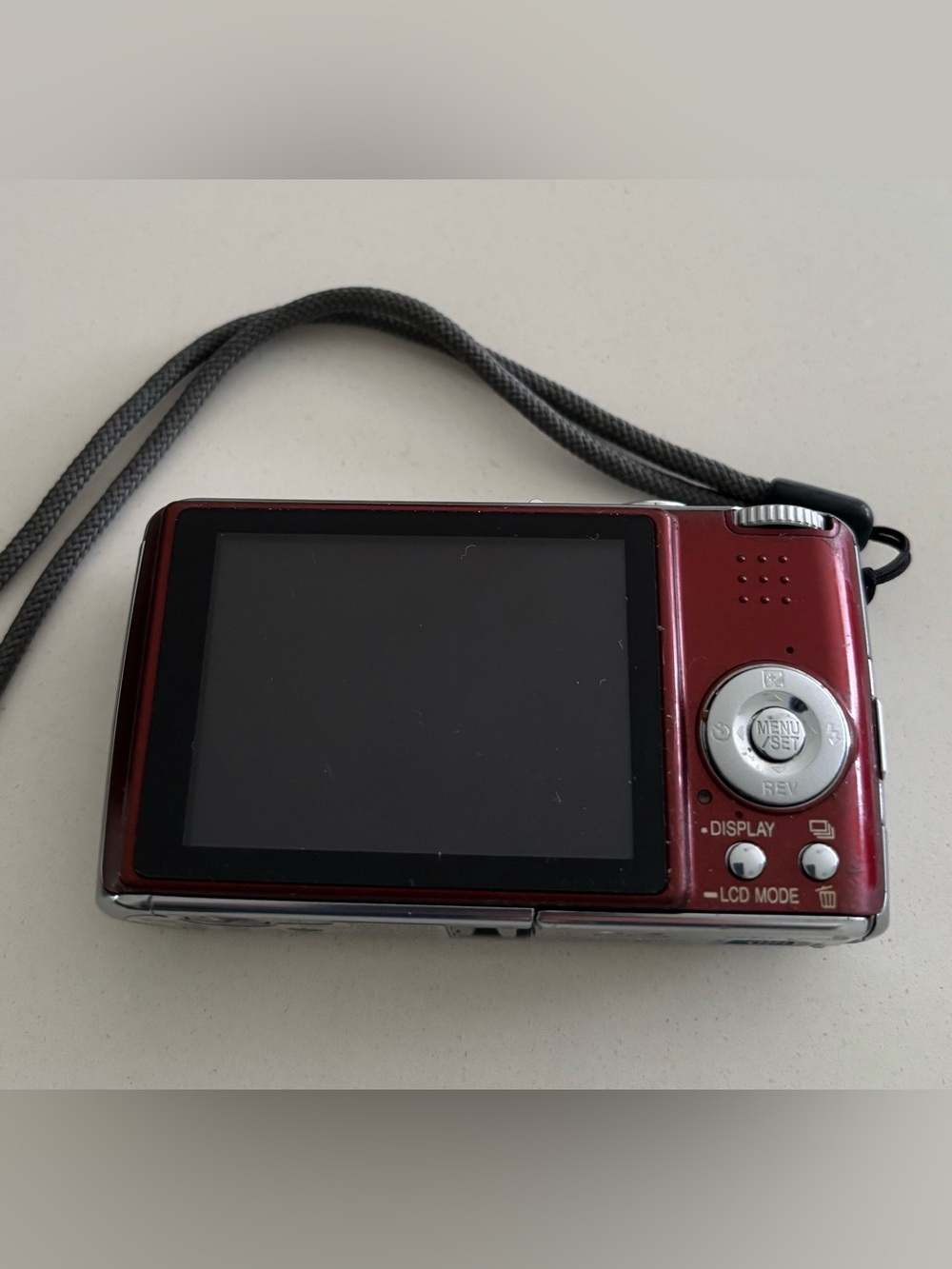 Panasonic DMC-FX07 Compact Digital Camera in Red - Picture 2 of 7